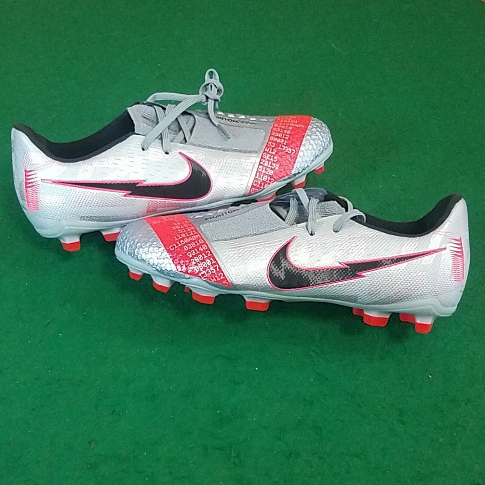Nike Phantom Vision Elite sz 6Y New Soccer cleats